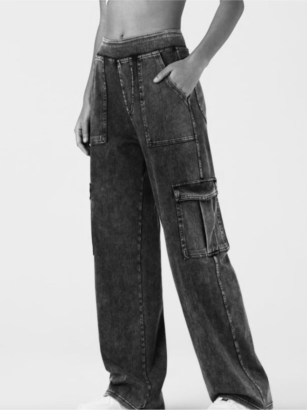 HALARA Washed Black Straight -Leg Cargo Jeans